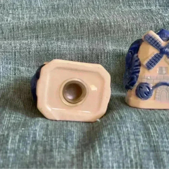 Delft Salt and Pepper Shakers - Picture 4 of 5
